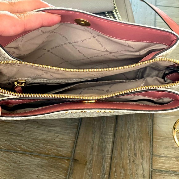 Michael Kors Purse - Picture 5 of 5